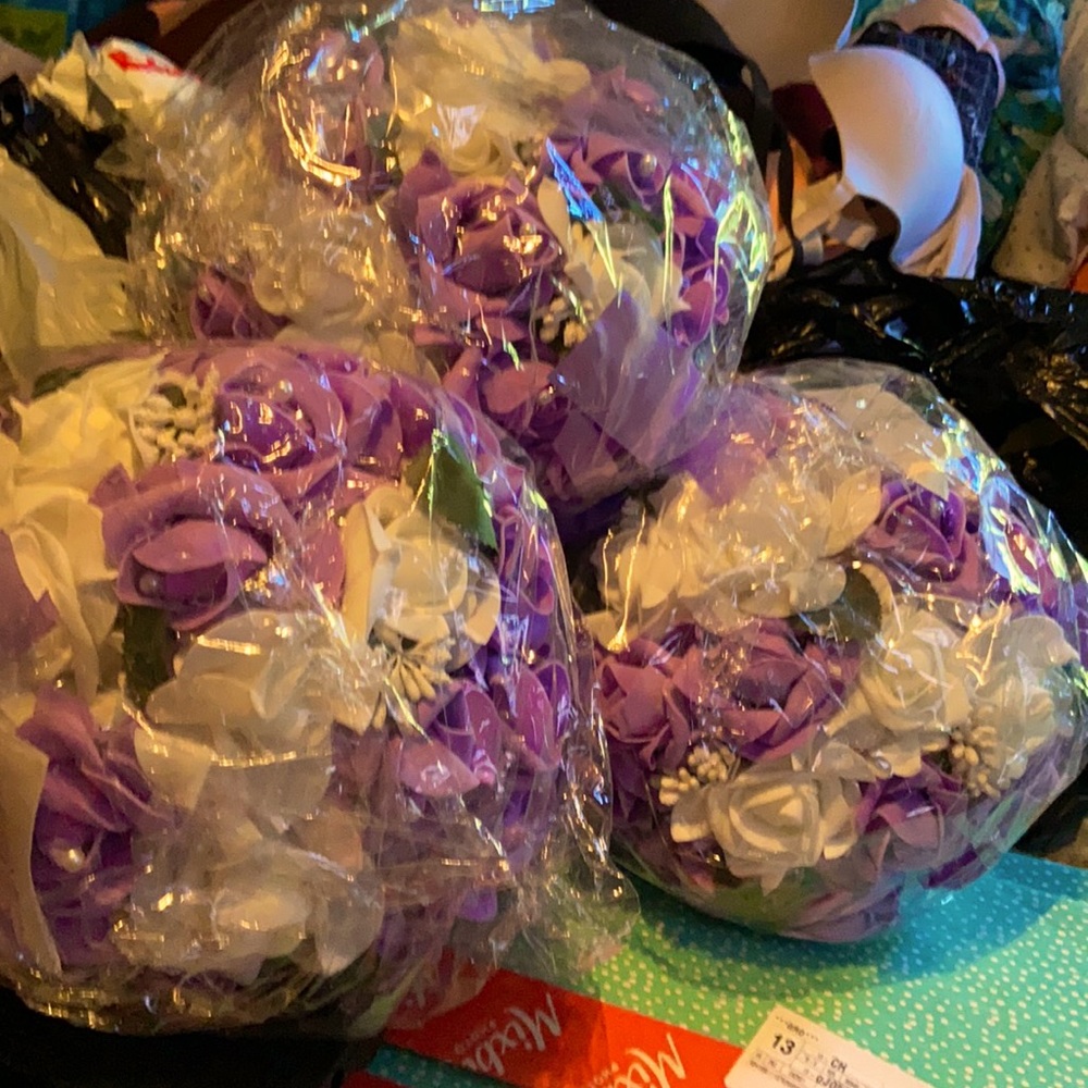 Flowers $25,purse50$,beach bag150$